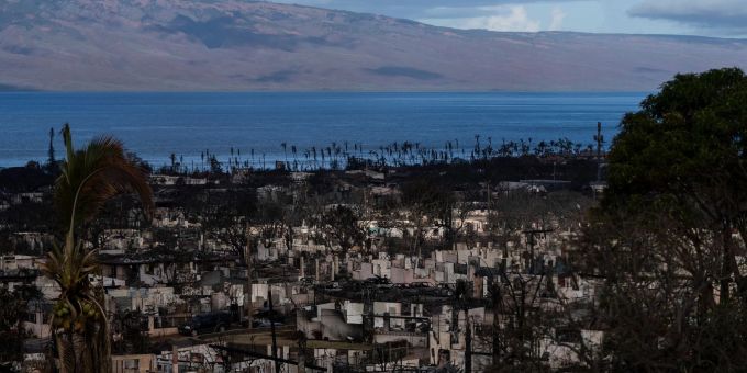 Nach den verheerenden Bränden auf der Insel Maui im US-Bundesstaat Hawaii haben Suchtrupps weitere Leichen in ausgebrannten Gebäuden gefunden. Nach den verheerenden Bränden auf der Insel Maui im US-Bundesstaat Hawaii haben Suchtrupps weitere Leichen in ausgebrannten Gebäuden gefunden.