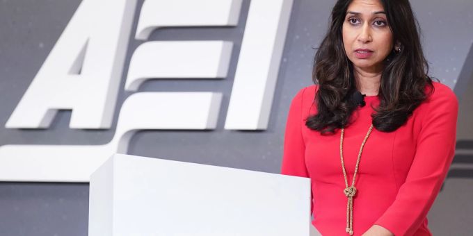 Suella Braverman, Innenministerin von Grossbritannien, fährt einen harten Kurs gegen Migrantinnen und Migranten. Suella Braverman