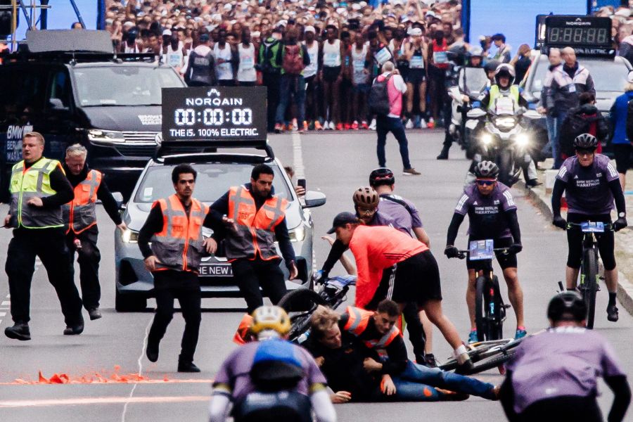 Die Einsatzkräfte verhinderten eine totale Blockade des Marathons.