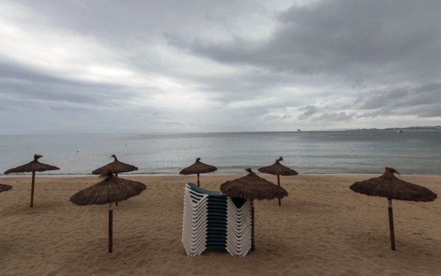 Ein Strand auf der spanischen Insel Mallorca, wo eine Gruppenvergewaltigung für Schlagzeilen sorgte.