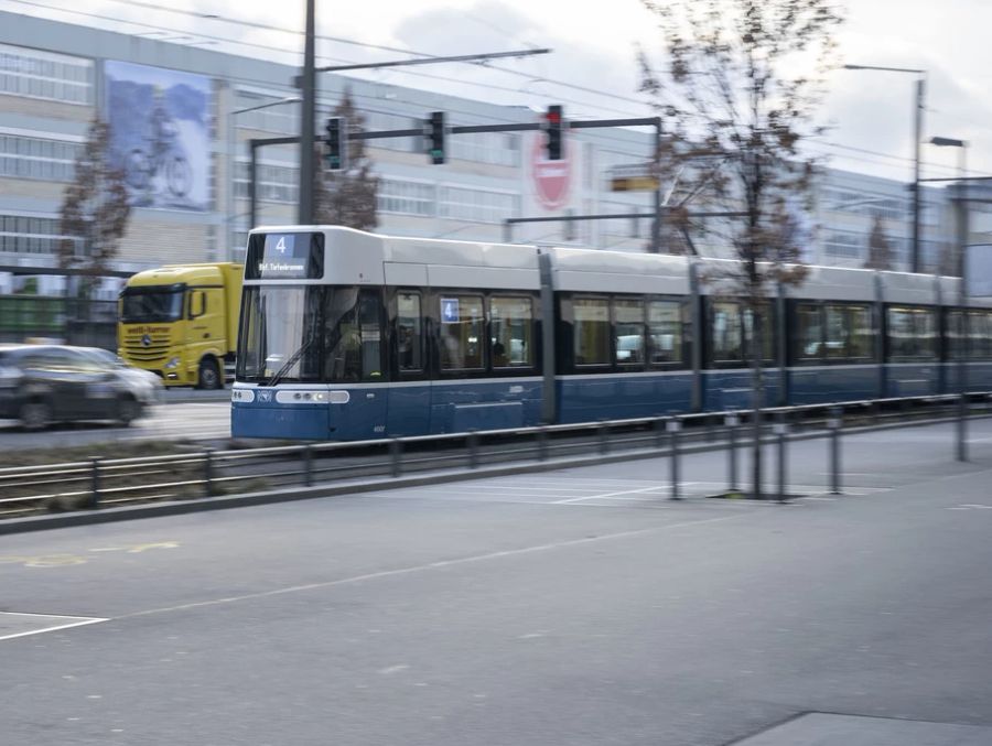 Viele Pendler hoffen, der Hitze im ÖV temporär zu entfliehen.