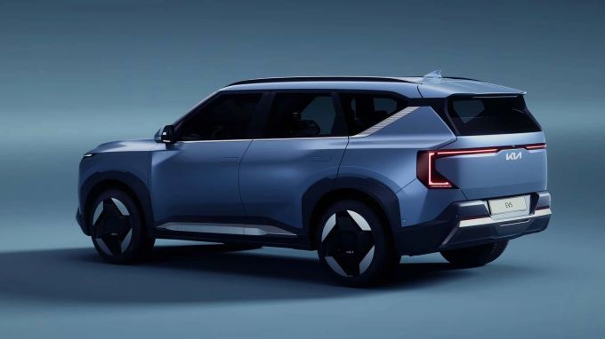 Nicht nur von vorne, auch von hinten ist der Kia EV5 extrem cool – ein Stromer, der vor allem junge Familie locken dürfte 2023 Kia EV5