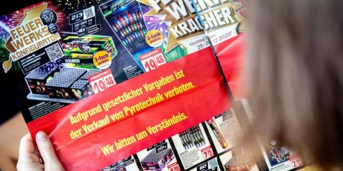 Anzeige in einem Werbeprospekt: «Aufgrund gesetzlicher Vorgaben ist der Verkauf von Pyrotechnik verboten. Wir bitten um Verständnis.». Foto: Hauke-Christian Dittrich/dpa Anzeige in einem Werbeprospekt: «Aufgrund gesetzlicher Vorgaben ist der Verkauf von Pyrotechnik verboten. Wir bitten um Verständnis.». Foto: Hauke-Christian Dittrich/dpa