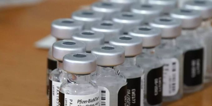 Der US-Pharmakonzern Pfizer erzeilt durch die Corina-Impfungen eine gewaltige Umsatzsteigerung. Pfizer Coronavirus