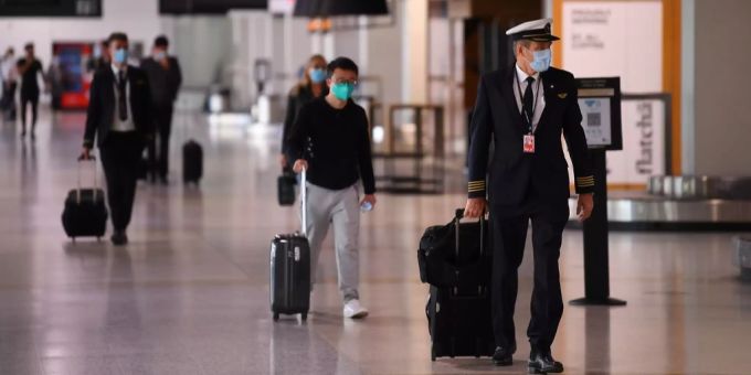 Menschen am Flughafen der australischen Stadt Melbourne im Oktober 2021. Coronavirus