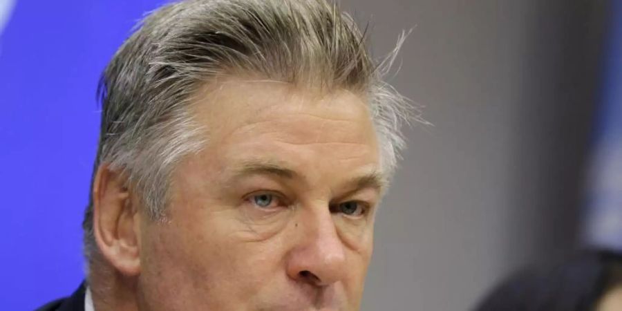 Er wolle versuchen, eine «wirklich schwere Zeit» zu überstehen, erklärt Schauspieler Alec Baldwin in einem Video-Clip auf Instagram. Foto: Seth Wenig/AP/dpa