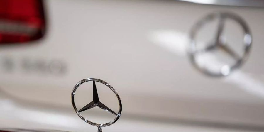 Mercedes-Benz ruft Hunderttausende Autos in die Werkstatt. Bei Fahrzeugen der Baureihen GLE/GLS, C-Klasse, E-Klasse, S-Klasse, E-Klasse, GLC, CLS und G-Klasse mit Dieselmotor kann es zu einer Undichtigkeit kommen. Foto: Sebastian Gollnow/dpa