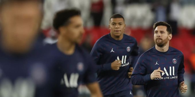 Kylian Mbappé spricht über die neue Hierarchie bei PSG seit der Ankunft von Lionel Messi. Lionel Messi