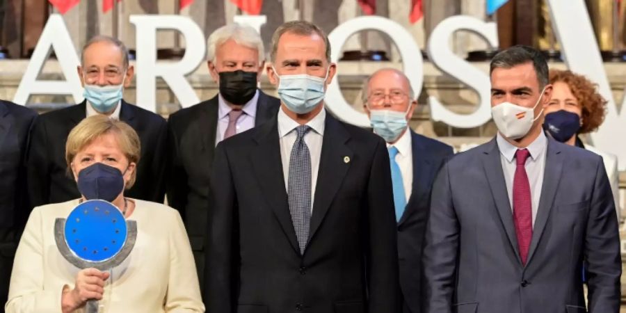 Merkel mit Spaniens König Felipe VI. und Regierungschef Sánchez