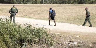 Rechtsstreit - US-Justiz stoppt Abschiebung von Migranten nach Südsudan Rechtsstreit - US-Justiz stoppt Abschiebung von Migranten nach Südsudan