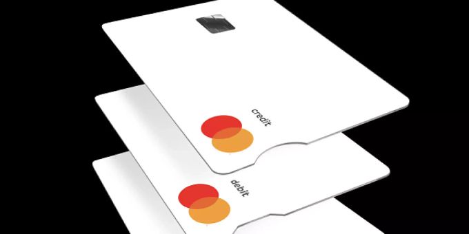 Mastercard lanciert für blinde und sehbehinderte Menschen die Touch Card. Dank Kerben an der kurzen Seite der Karte unterscheiden sich Kredit-, Debit- oder Prepaid-Karten einfacher. (Bild vom Unternehmen) Mastercard