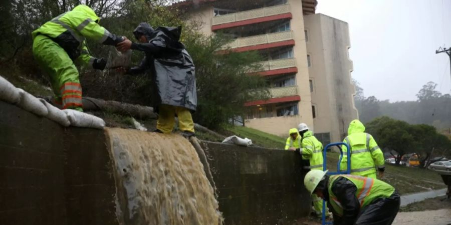 Einsatzkräfte in Marin City