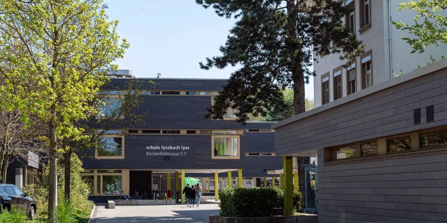 Schule Lyssbach an der Kirchenfeldstrasse 5-7 in Lyss.