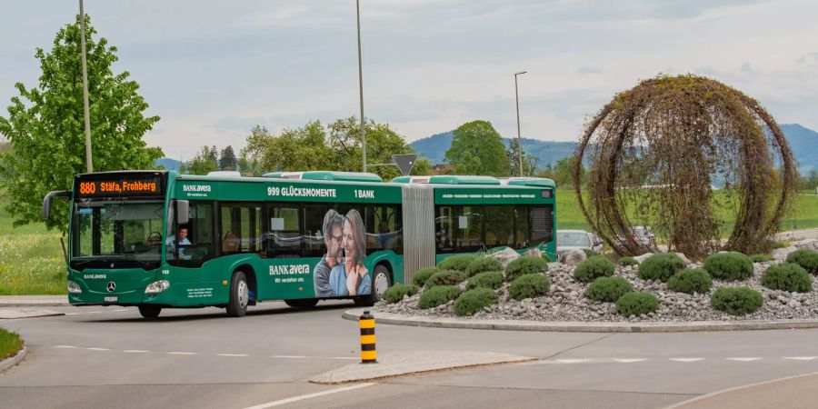 Autokreisel in Richtung Stäfa.