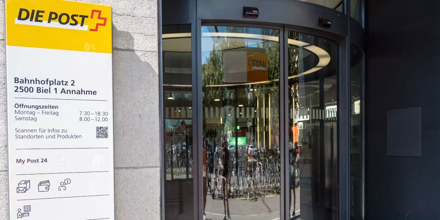 Die Post am Bahnhofplatz 2 in Biel.