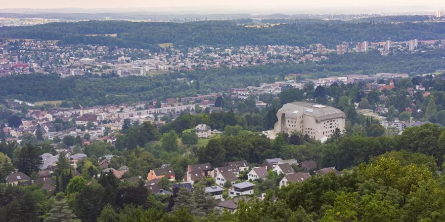 Dornach mit dem Goetheanum in Blickrichtung Arlesheim und Münchenstein.