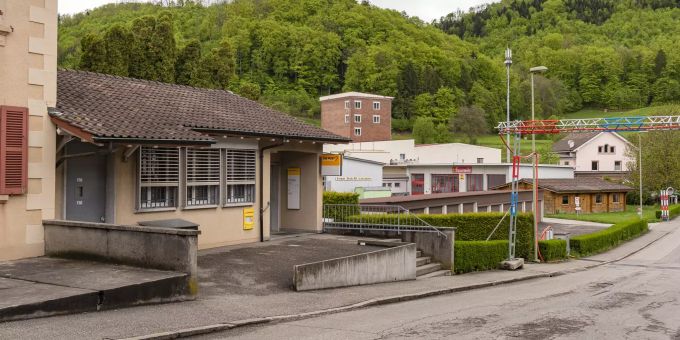 Die Post an der Bahnhofstrasse in Läufelfingen. Die Post an der Bahnhofstrasse in Läufelfingen.