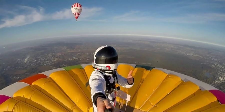 Rémy Ouvrard macht Selfie in dünner Luft