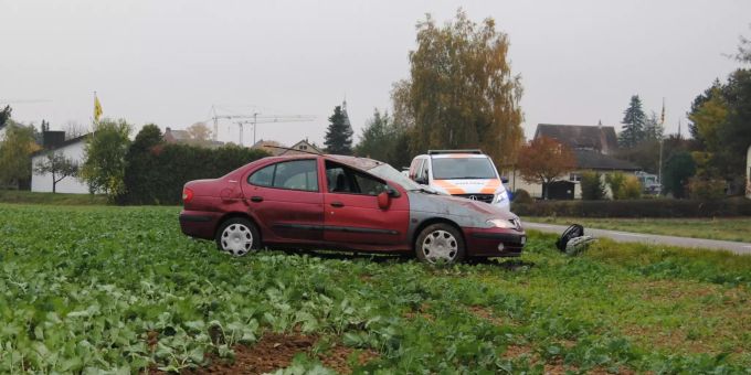 Alleinunfall mit Personenwagen in Neunkirch.