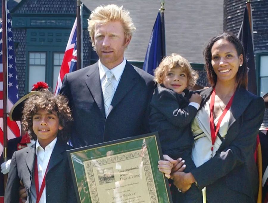 Boris Becker mit Sohn Noah (links), Elias und Ex-Frau Barbara im Jahr 2003.