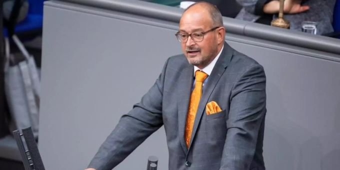 Uwe Witt verlässt die AfD, will sein Mandat aber weiter ausüben. Foto: Bernd von Jutrczenka/dpa Uwe Witt verlässt die AfD, will sein Mandat aber weiter ausüben. Foto: Bernd von Jutrczenka/dpa