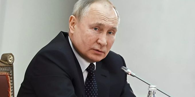 Wladimir Putin, Präsident von Russland, nimmt an einem Treffen der Staats- und Regierungschefs der Gemeinschaft Unabhängiger Staaten (GUS) im Konstantin-Palast in Strelna teil. Foto: Yevgeny Biyatov/Pool Sputnik Kremlin/AP/dpa Wladimir Putin, Präsident von Russland, nimmt an einem Treffen der Staats- und Regierungschefs der Gemeinschaft Unabhängiger Staaten (GUS) im Konstantin-Palast in Strelna teil. Foto: Yevgeny Biyatov/Pool Sputnik Kremlin/AP/dpa