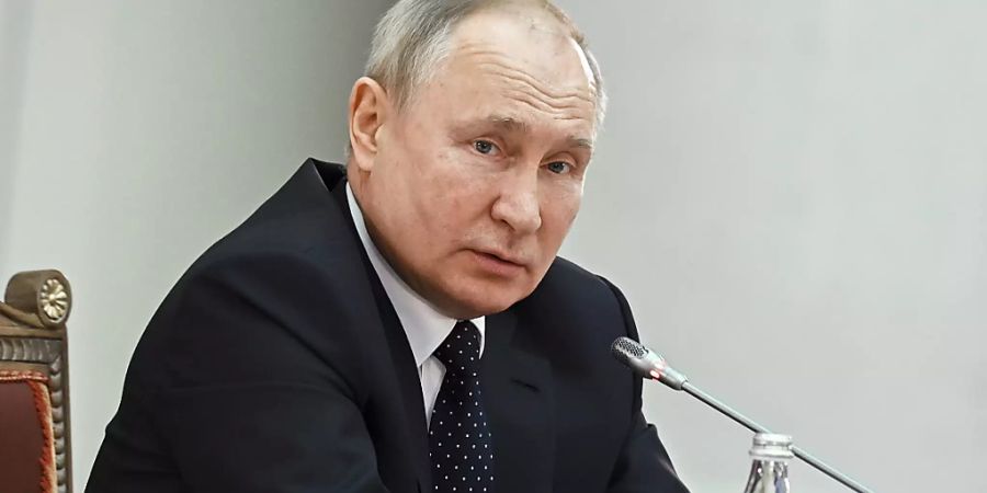 Wladimir Putin, Präsident von Russland, nimmt an einem Treffen der Staats- und Regierungschefs der Gemeinschaft Unabhängiger Staaten (GUS) im Konstantin-Palast in Strelna teil. Foto: Yevgeny Biyatov/Pool Sputnik Kremlin/AP/dpa