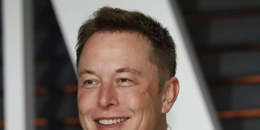 Elon Musk thront an der Spitze der reichsten Menschen der Welt.