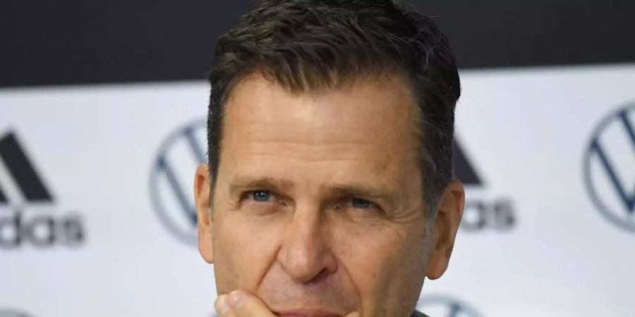 DFB-Direktor Oliver Bierhoff gibt eine Pressekonferenz. Foto: Swen Pförtner/dpa