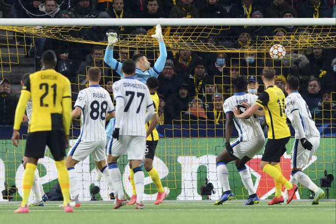 Das Tor von Jordan Siebatcheu zum 1:1 für YB gegen Atalanta. YB Atalanta Champions League