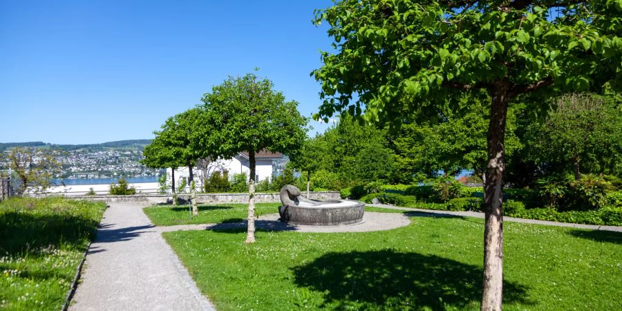 Garten der reformierten Kirche Oberrieden.