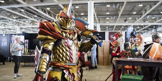 Ein sogenannter Cosplayer präsentiert an der Fantasy Basel seine Verkleidung. Cosplay Fantasy Basel