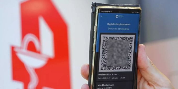 Der Halter des neuen digitalen Impfausweis soll seine Impfungen auch in einer App verwalten können (Symbolbild). Foto: Oliver Berg/dpa Impfung