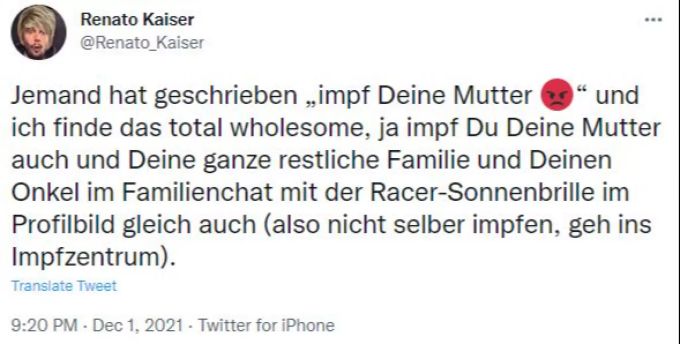 Renato Kaiser lacht über eine Hass-Nachricht. renato kaiser