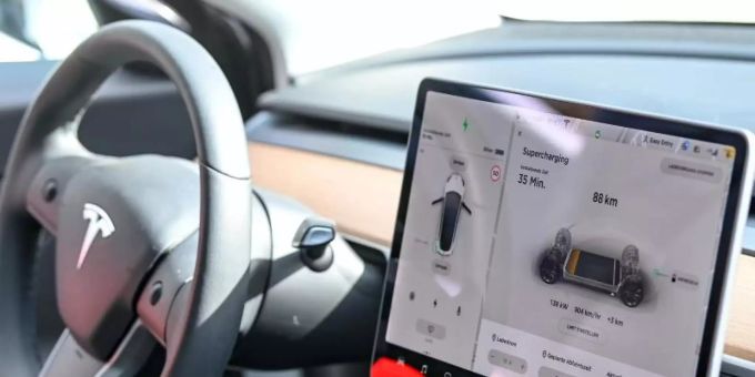 Tesla hat einen Auslieferungsrekord geschafft. Foto: Jens Kalaene/dpa-Zentralbild/dpa Tesla hat einen Auslieferungsrekord geschafft. Foto: Jens Kalaene/dpa-Zentralbild/dpa