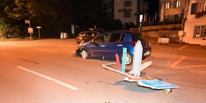 Der entstandene Sachschaden wird auf rund 10'000 Franken geschätzt. Unfall