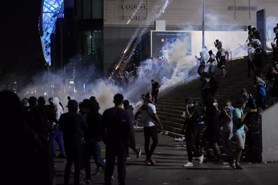 In der Gruppenphase der Europa League zwischen Olympique Marseille und Galatasaray kommt es zu Fan-Krawallen.