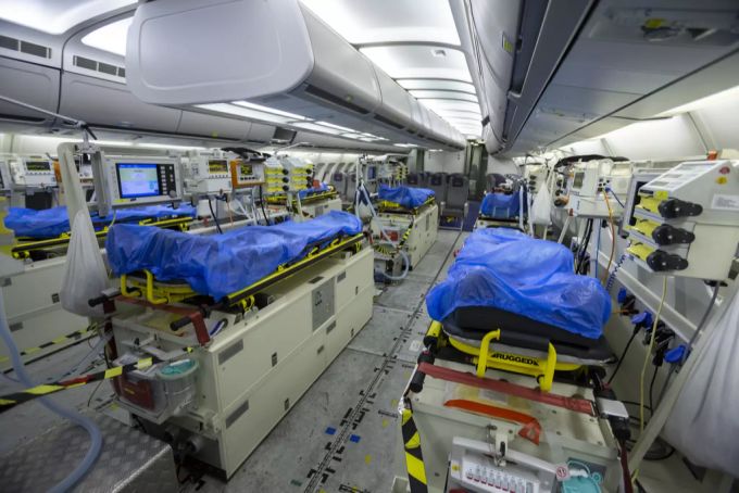 Im A310 MedEvac werden mit Corona infizierte Personen transportiert. Corona