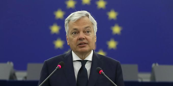 ARCHIV - EU-Justizkommissar Didier Reynders hält seine Rede im Europäischen Parlament. Foto: Jean-Francois Badias/AP Pool/dpa ARCHIV - EU-Justizkommissar Didier Reynders hält seine Rede im Europäischen Parlament. Foto: Jean-Francois Badias/AP Pool/dpa