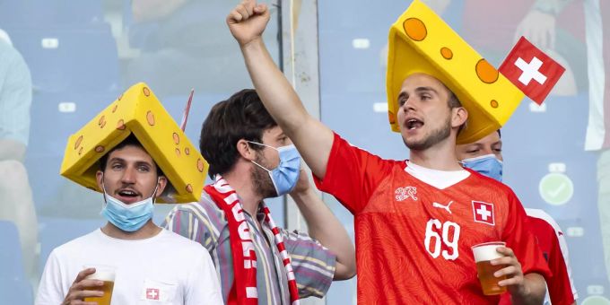 Die Schweizer Fans dürfen sich über die direkte Quali der Nati für die WM 2022 freuen. Schweizer Nati