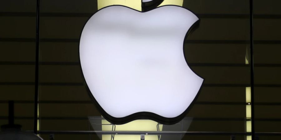 Wenige Sätze von Apple-Chef Tim Cook könnten den iPhone-Konzern fast eine halbe Milliarde Dollar kosten. Apple will eine seit Jahren laufende Sammelklage mit einer Zahlung von 490 Millionen Dollar beilegen, wie aus Gerichtsunterlagen vom Wochenende hervorgeht. (Archivbild)