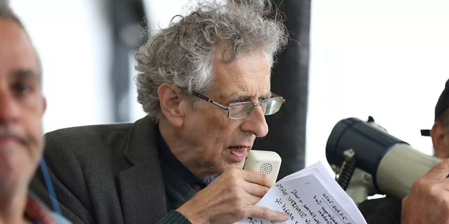 Piers Corbyn, Bruder des ehemaligen Labour-Parteichefs Jeremy Corbyn, bei einem Protest gegen die Corona-Restriktionen. Foto: Jonathan Brady/PA Wire/dpa