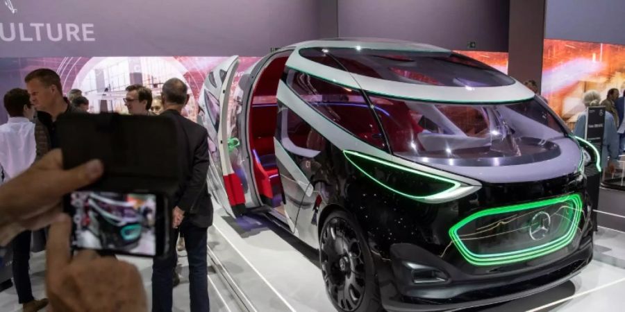 Selbstfahrendes Auto auf einer Messe
