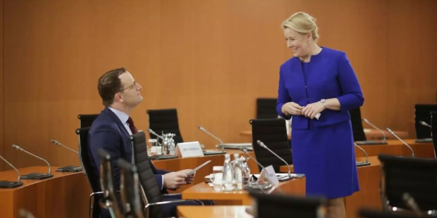 Ministerin Franziska Giffey (SPD) und Kabinettskollege Jens Spahn (CDU)