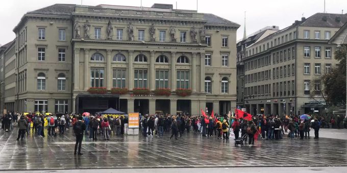 Es geht los auf dem Bundesplatz. Demo Moria