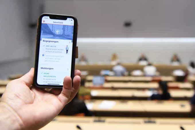 Die SwissCovid Contact Tracing App auf einem Smartphone. SwissCovid