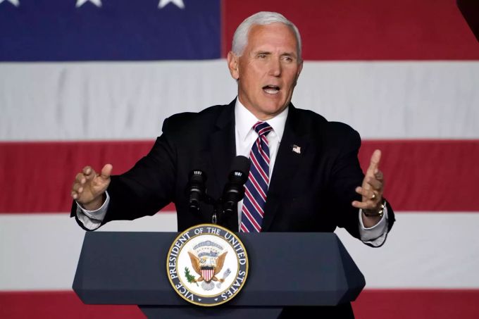 Mike Pence, Vizepräsident der USA, spricht auf einer Wahlkampfveranstaltung auf dem Lanconia Municipal Airport. US-Präsident Trump positiv auf Coronavirus getestet