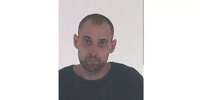 This image has an empty alt attribute; its file name is die-basler-polizei-fahndet-nach-diesem-mann-der-aus-einer-psychiatrischen-klinik-geflohen-ist.webp
