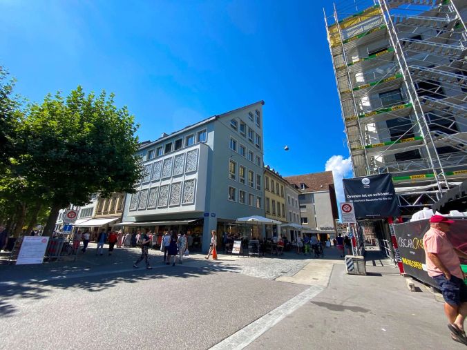 Ein sonniger Tag am Graben in Aarau.