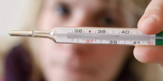 Die am häufigsten gemeldete Reaktion nach einer Impfung gegen das Coronavirus war Fieber. Fieber Grippe Coronavirus